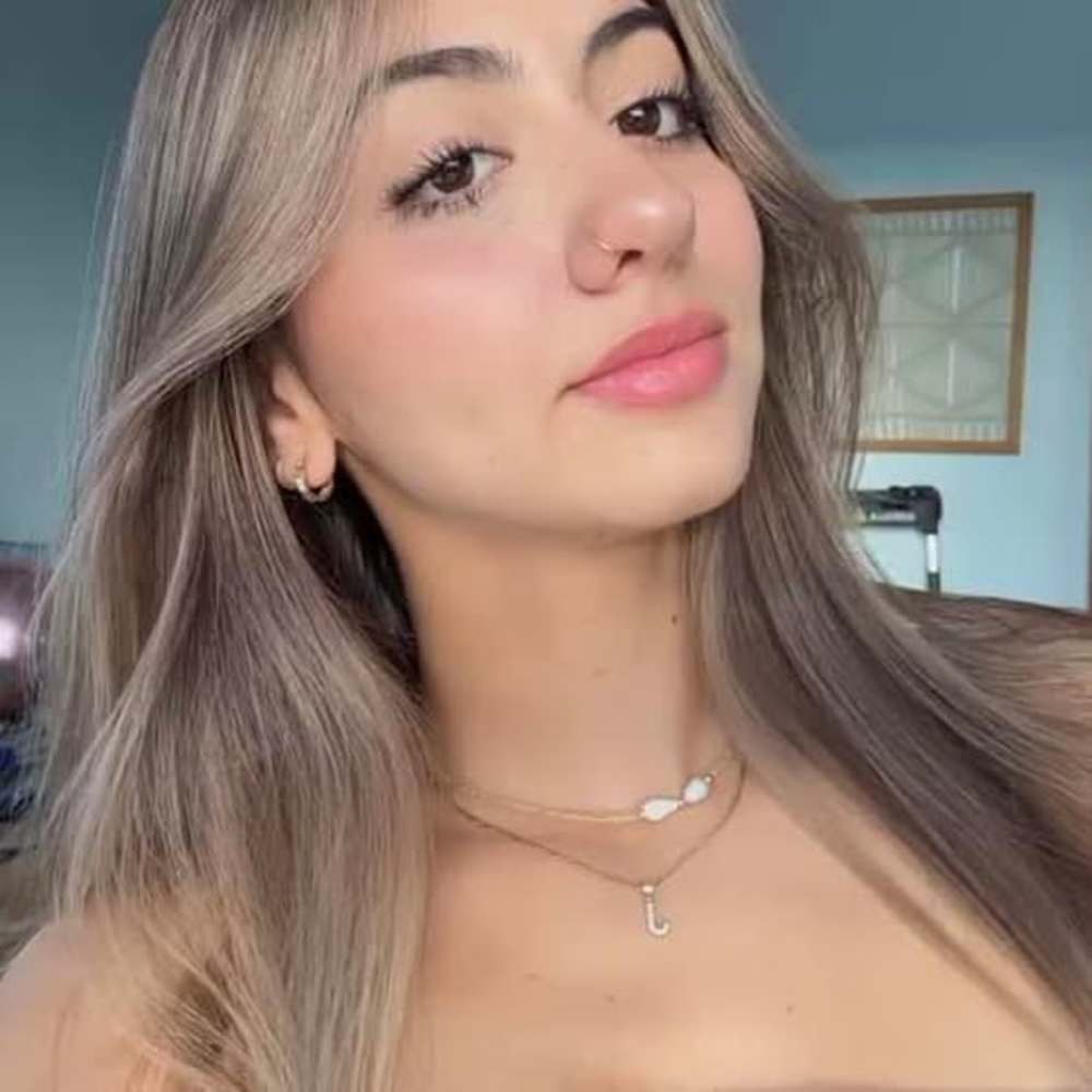 Meet your Posher, Paola